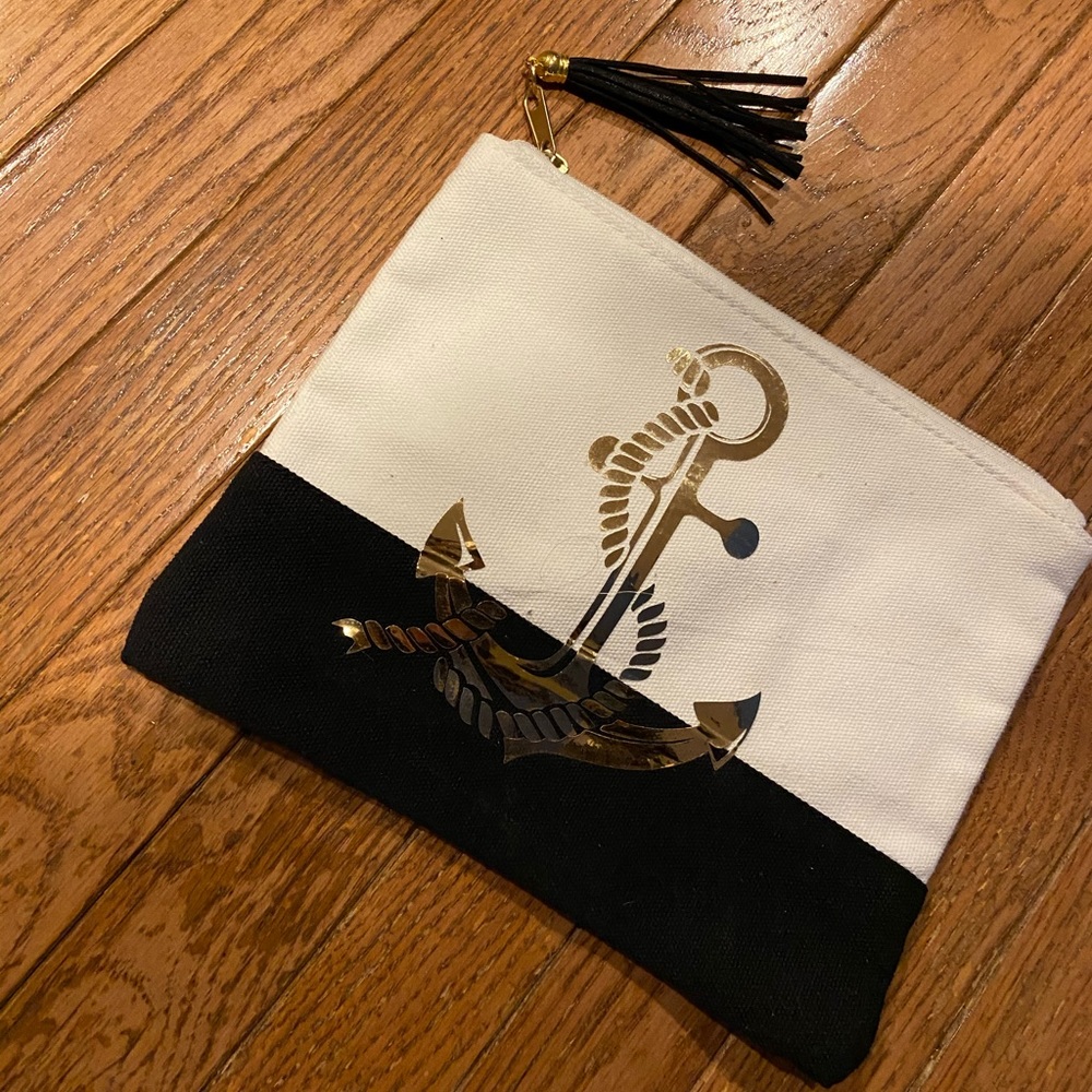 🎉 5/$25 Anchor Clutch ⚓️